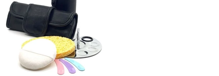 Kellékek szivacsok ecsettartók